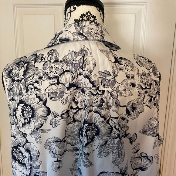 Charter Club tailored sleeveless blouse - Picture 3 of 4